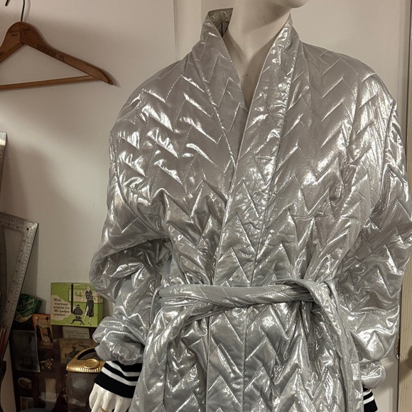 Metallic Silver Puff Robe - Picture 6 of 12
